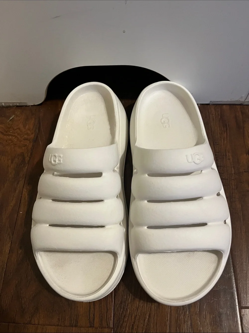 UGG kids white